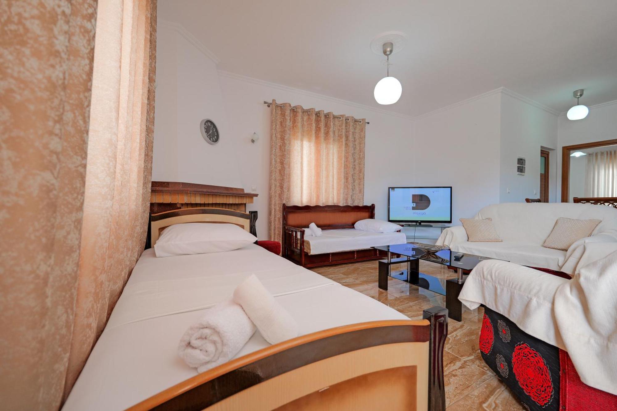 Moonlight Downtown Apartament Ksamil